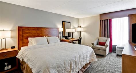 Hotel in Norfolk, VA near Naval Base - Hampton Inn