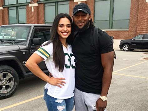 Look Packers Rb Aaron Jones Has A Beautiful Girlfriend The Sports Daily