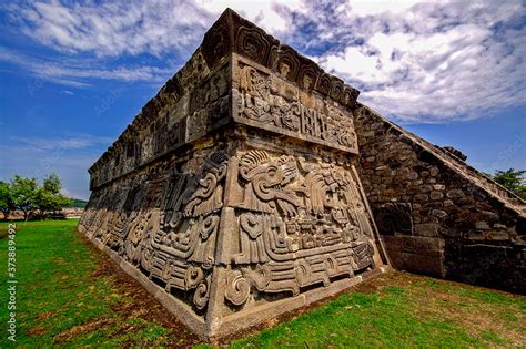 Piramide De La Serpiente Enplumada Piramide De Quetzalc Atl Yacimiento