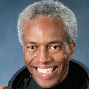 Guion Bluford - Age, Family, Bio | Famous Birthdays