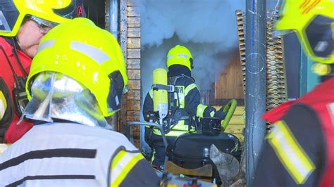 NonstopNews Messihaus gerät direkt neben Tankstelle in Brand