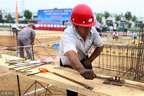 年轻人不愿去建筑工地上班，建筑行业基层工人老龄化如何应对？建筑业建筑工地年轻人新浪新闻