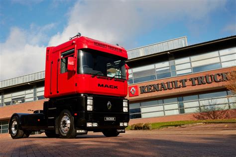 Renault Trucks Celebrates 30 Years Of The Iconic Magnum Rh Commercial