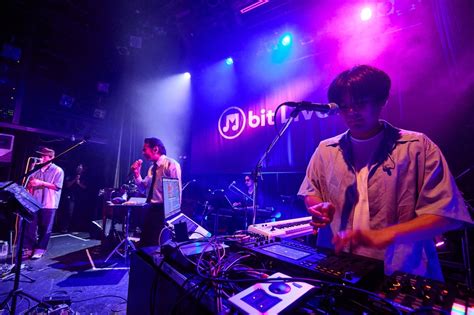 Original Love Jazz Trioとstutsが共演、『m Bit Live 1』のオフィシャルレポートが到着 ライブ映像を期間