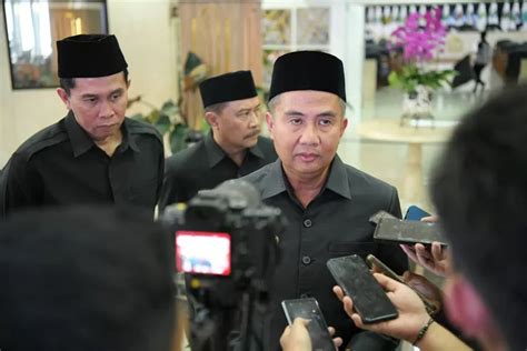 Pj Gubernur Jabar Tetapkan UMK Kota Dan Kabupaten 2024 Naik 3 97