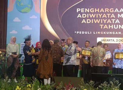 Dua Sekolah Terima Penghargaan Adiwiyata Nasional Dan Mandiri Tahun