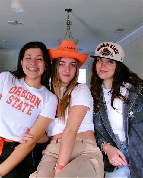 Commuters found a surprising shortcut inside the 7th street station 11