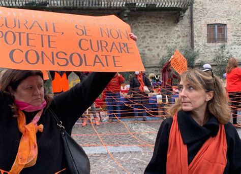 Merate Flash Mob In Piazza Per Sensibilizzare Sulle Cure Palliative