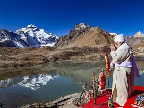 In Pics Pm Modi Offers Prayers At Parvati Kund Amid Breathtaking