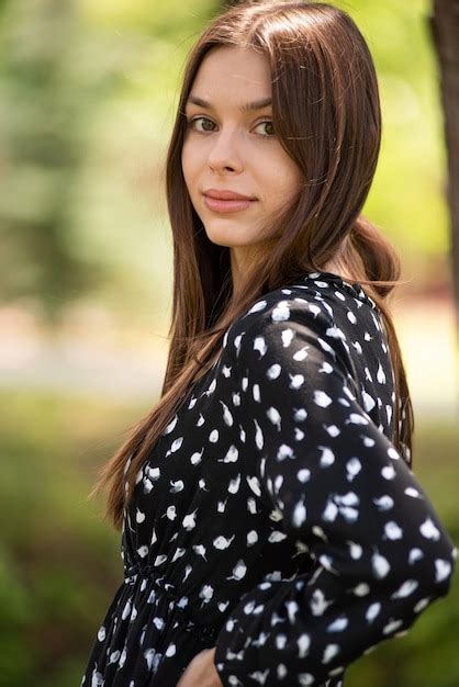 Premium Photo Summer Portrait Of Beautiful Young Woman