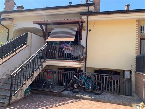 Vendita Villa A Schiera In Via Abbateggio Roma Ottimo Stato Posto