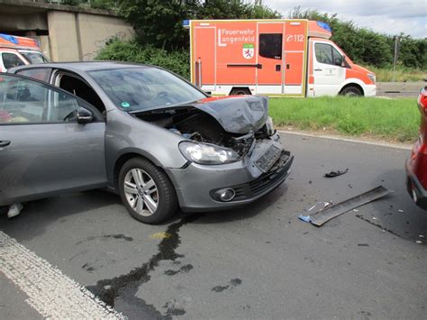 Pol Me Zwei Verletzte Bei Auffahrunfall Langenfeld