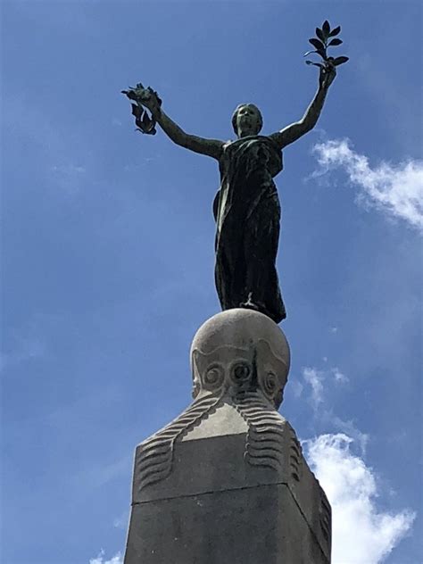 Rochefort Monument Aux Morts Des Deux Guerres