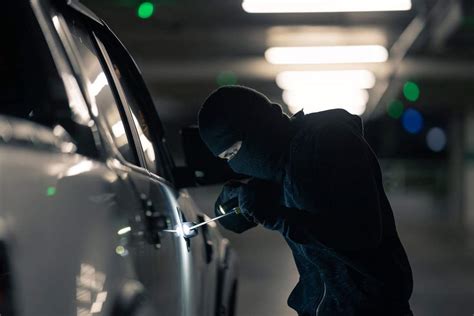 El Colmo Intenta Robar Un Coche Lo Pillan In Fraganti Y Huye En