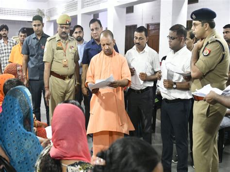 Cm Yogi Adityanath Listens To 200 People At Janata Darshan Directs