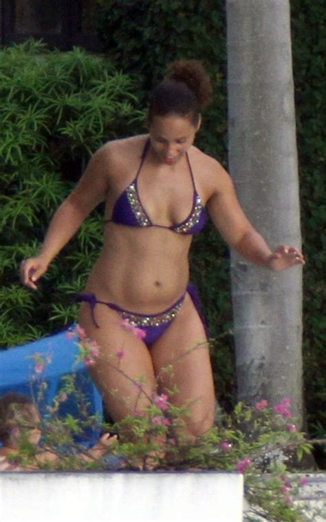 Alicia Keys In A Bikini At A Pool In Miami Gotceleb Hot Sex Picture