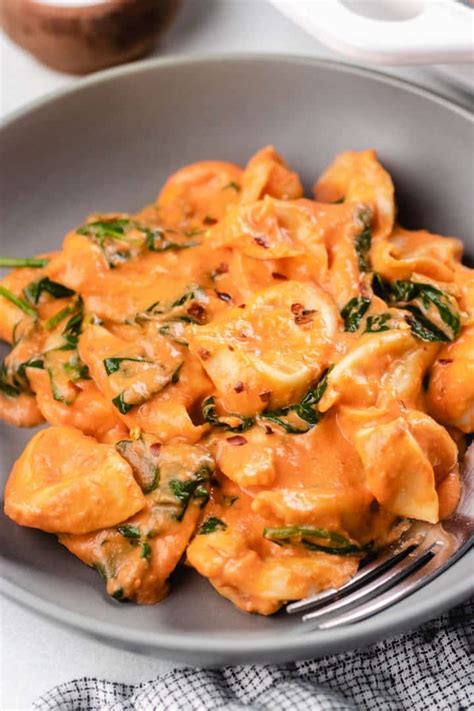 Tortellini In Tomato Sauce Veronika S Kitchen