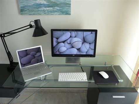 Showcasing 30 Minimalistic Workspaces | Creativeoverflow