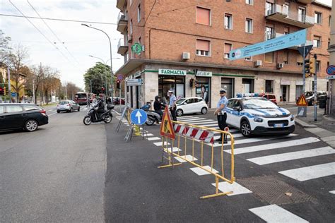 Via Castiglione Bologna Chiusa Decine Di Famiglie Senz Acqua