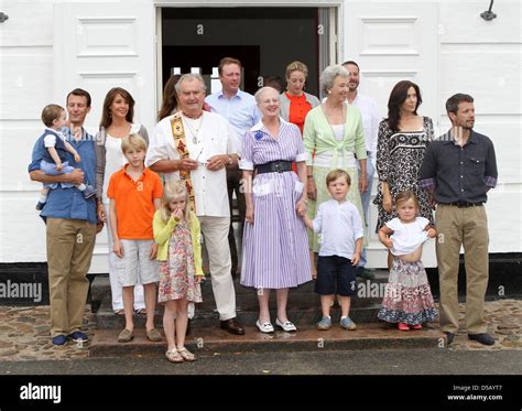 L R Le Prince Joachim Du Danemark Avec Fils Henrik La Princesse