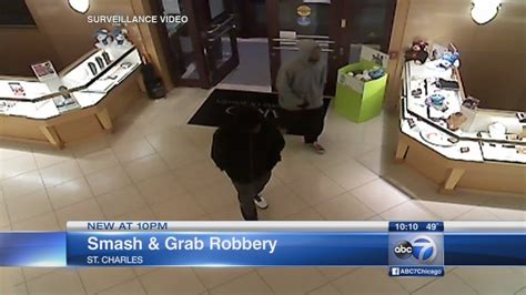 Video Shows Suspects In Smash And Grab At St Charles Jared Store