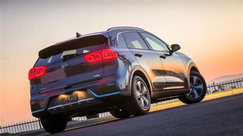 2018 Kia Niro plug-in hybrid starts at $27,900 - CNET