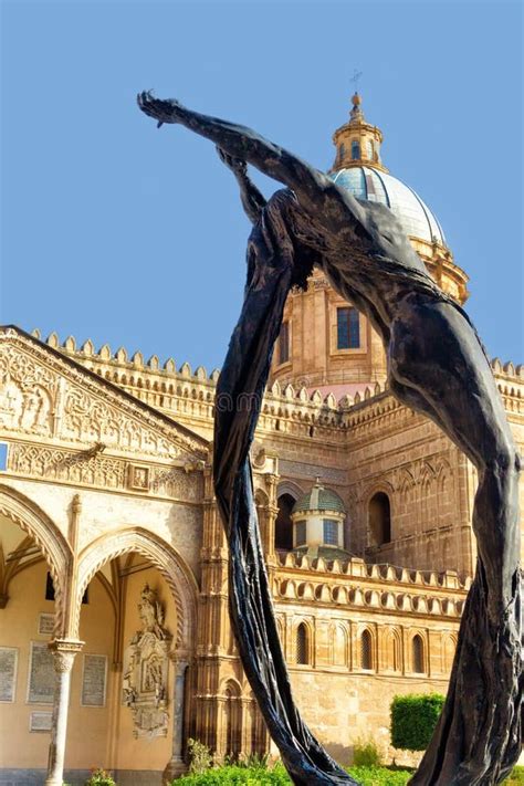 Escultura Hermosa En La Catedral De Palermo En Palermo Italia Foto De