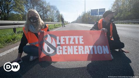 Razzien Bei Klimaaktivisten Dw