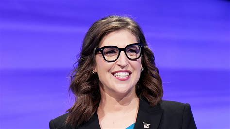 Jeopardy! host Mayim Bialik shows off dramatic hair makeover in new ...