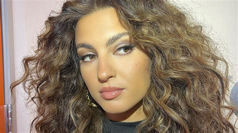 Hz Tori Kelly Fala Pela Vez Sobre Interna O Por Co Gulo Sangu Neo