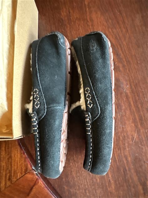 Ugg Ansley Womens Sz 6 Black Leather Suede Slippers Moccasin Slip On