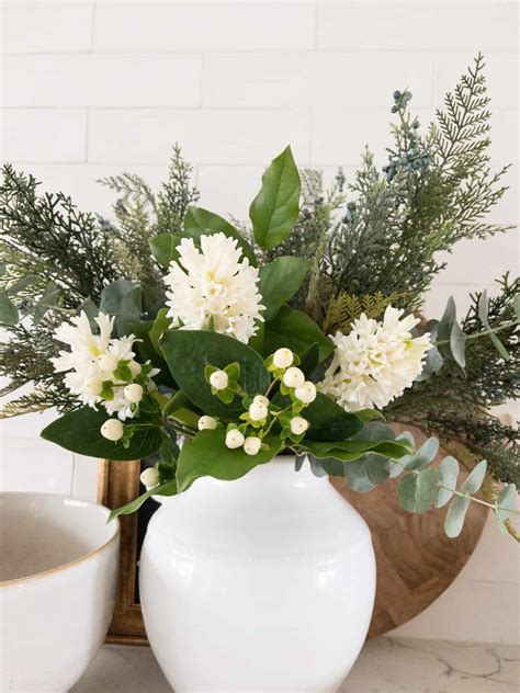 How To Create A Winter Floral Arrangement | Hope And Hedges