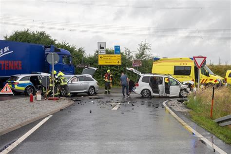 Frontal Crash An A4 Auffahrt Sechs Verletzte