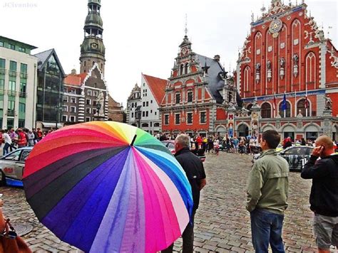 Plaza De La Casa De Las Cabezas Negras Riga Letonia Por Javier