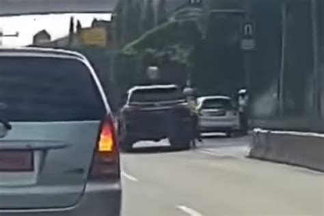 Foto Momen Pengemudi Fortuner Hendak Kabur Dari Polisi