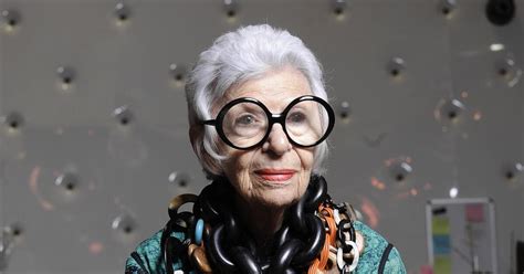 Iris Apfel Dead Fashion Icon Know For Bold Style Dies At 102 Los