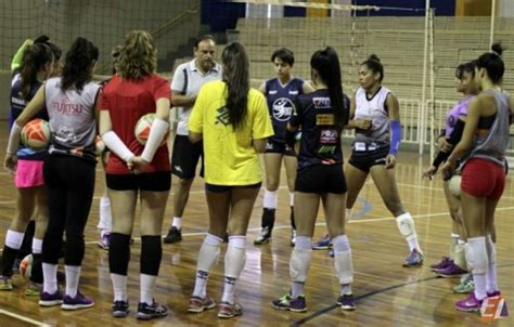 Vôlei feminino de Araraquara apresenta equipes para temporada 2017