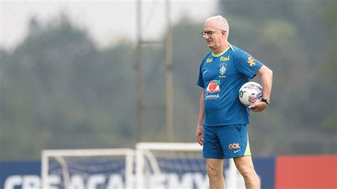 Dorival J Nior Tem Cinco Desfalques Para Montar Sele O Brasileira