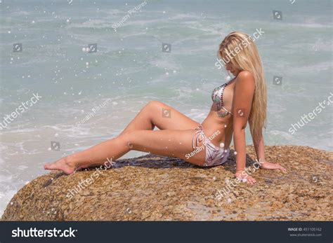 Sexy Blonde Woman Bikini Sitting On 스톡 사진 451105162 Shutterstock
