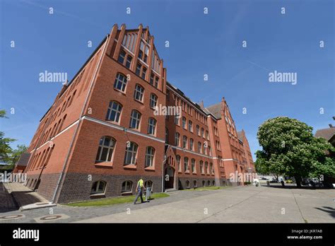 Djh Youth Hostel East Cross Marktstrasse Bright Mountain Berlin