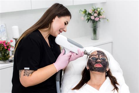 Peeling węglowy VICI CLINIC Depilacja Laserowa LightSheer I HIFU I