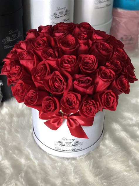 Roses In A Box 50 Fresh Cut Roses Box Miami Luxury Diamond Flowers