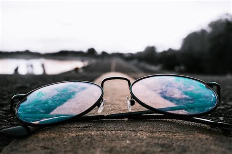 Images De Lunettes Soleil Reflexion T L Chargement Gratuit Sur Freepik