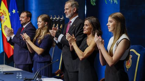 La Familia Real Ya Preside La Ceremonia De Entrega De Los Premios