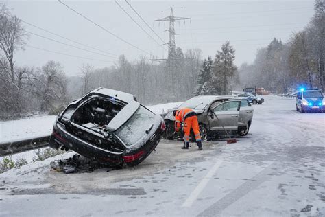 Schneechaos in Deutschland Kinder müssen in Schule übernachten