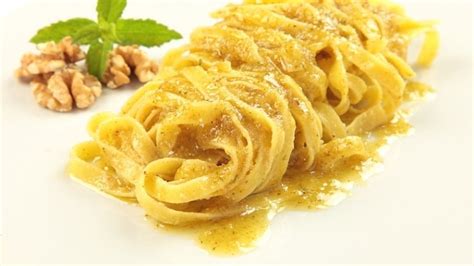 Tagliatelle Al Pesto Di Noci Ricetta Veloce Cookaround