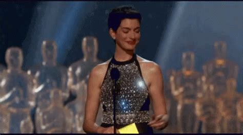 Anne Hathaway GIF - Anne Hathaway - Discover & Share GIFs