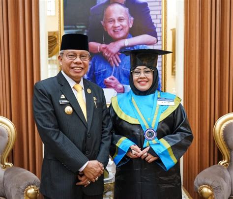 Erna Rasyid Taufan Wisuda Gelar Doktor Tepat Di Hari Lahir Wali Kota