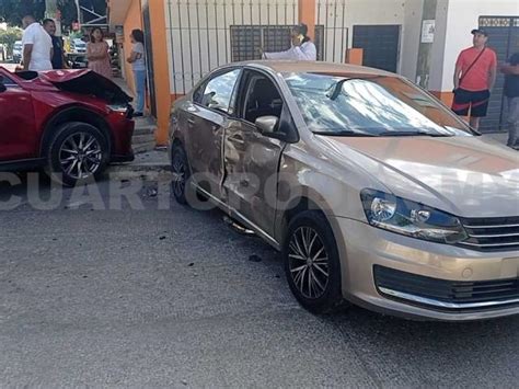 Aparatoso accidente vial deja cuantiosos daños