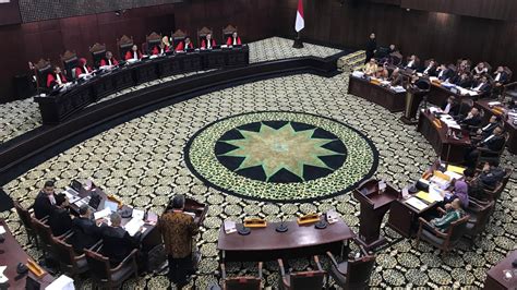 Di Sidang MK Pj Wali Kota Bekasi Klarifikasi ASN Pamer Jersey Nomor 2